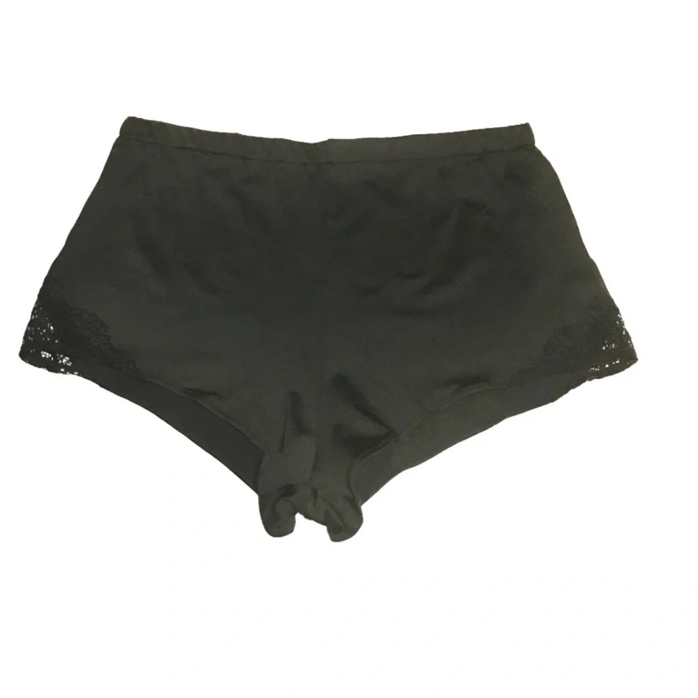 PLUS Size Black & Lace Cami‎ Top & Shorts Lingerie set.